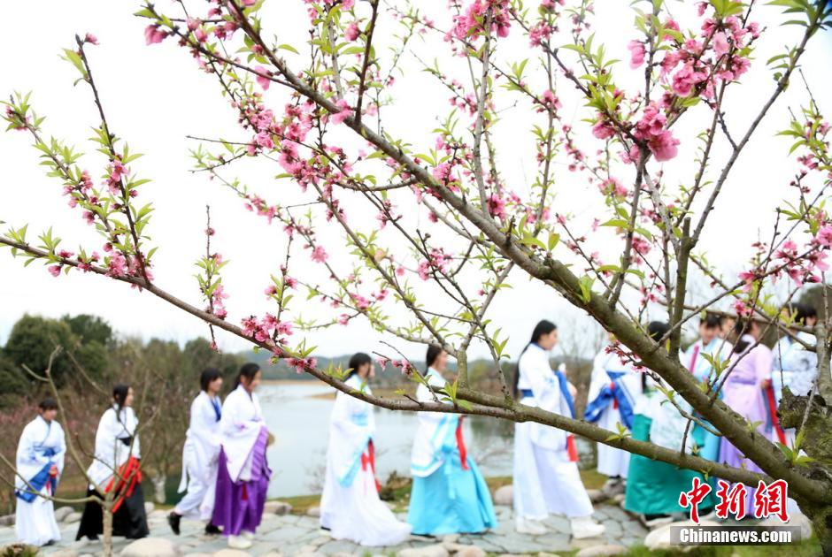 Young women wear traditional Hanfu to mark the Flower Festival in China