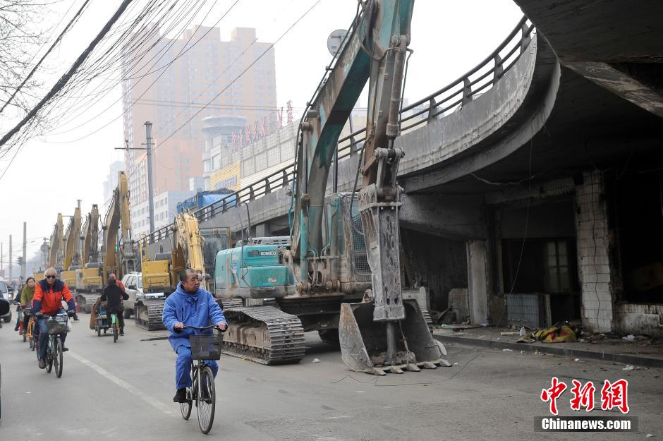 The first overpass in Taiyuan to be demolished