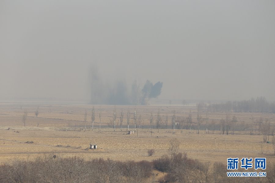 Warplanes bomb the Yellow River to break ice