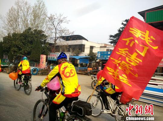 Bride escorted to wedding by 68 mountain bikes