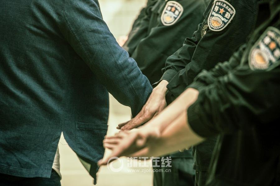 Police officers learn Wing Chun in E. China