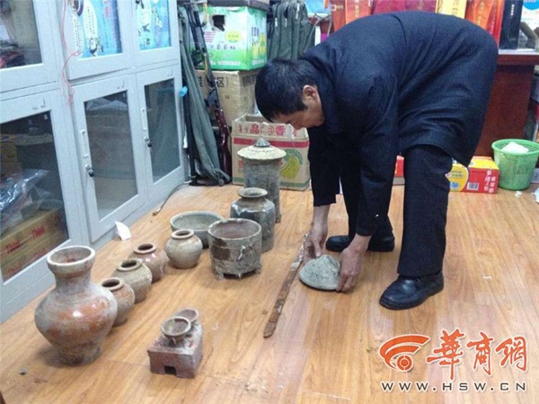 Two men detained for stealing relics from an ancient tomb