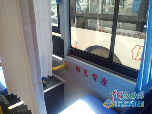 Seats for breast-feeding mothers added on buses in Pingxiang