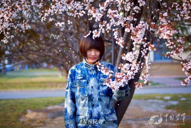 When female soldiers meet flowers