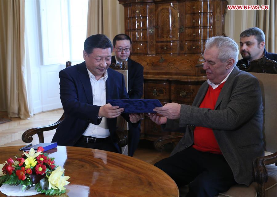Xi meets Zeman at Czech president's country home on state visit