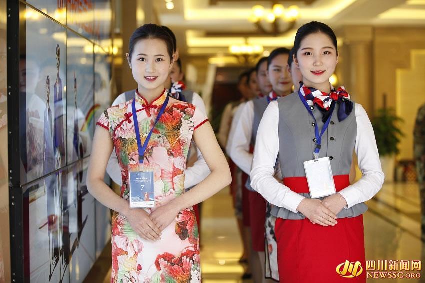 Candidates wear cheongsam to attract attention in flight attendant interview