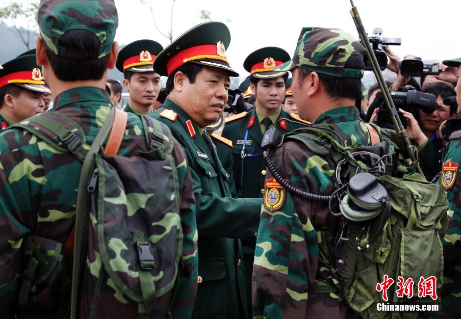 Chinese, Vietnamese defense ministers witness joint patrols