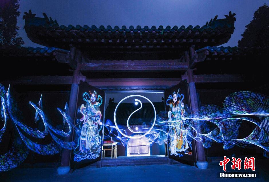 Magical light graffiti photos taken in Longhu Mountain