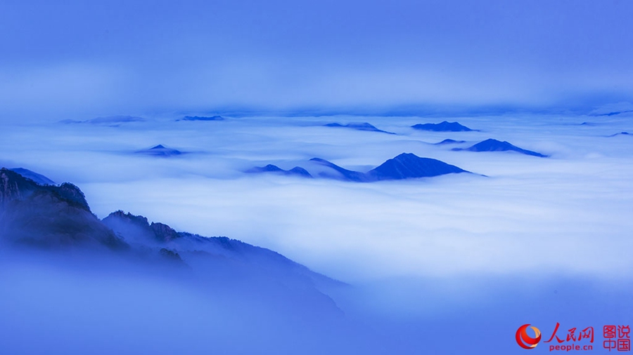 Sea of clouds in Huangshan