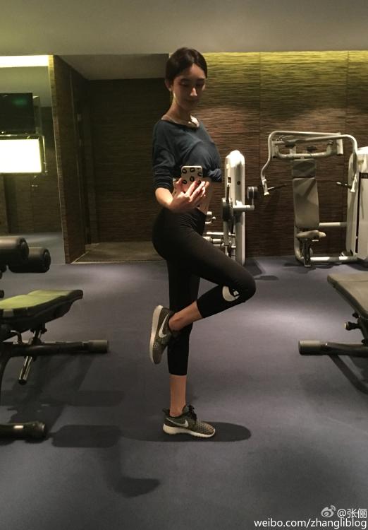 Chinese actress posts fitness photos on social media