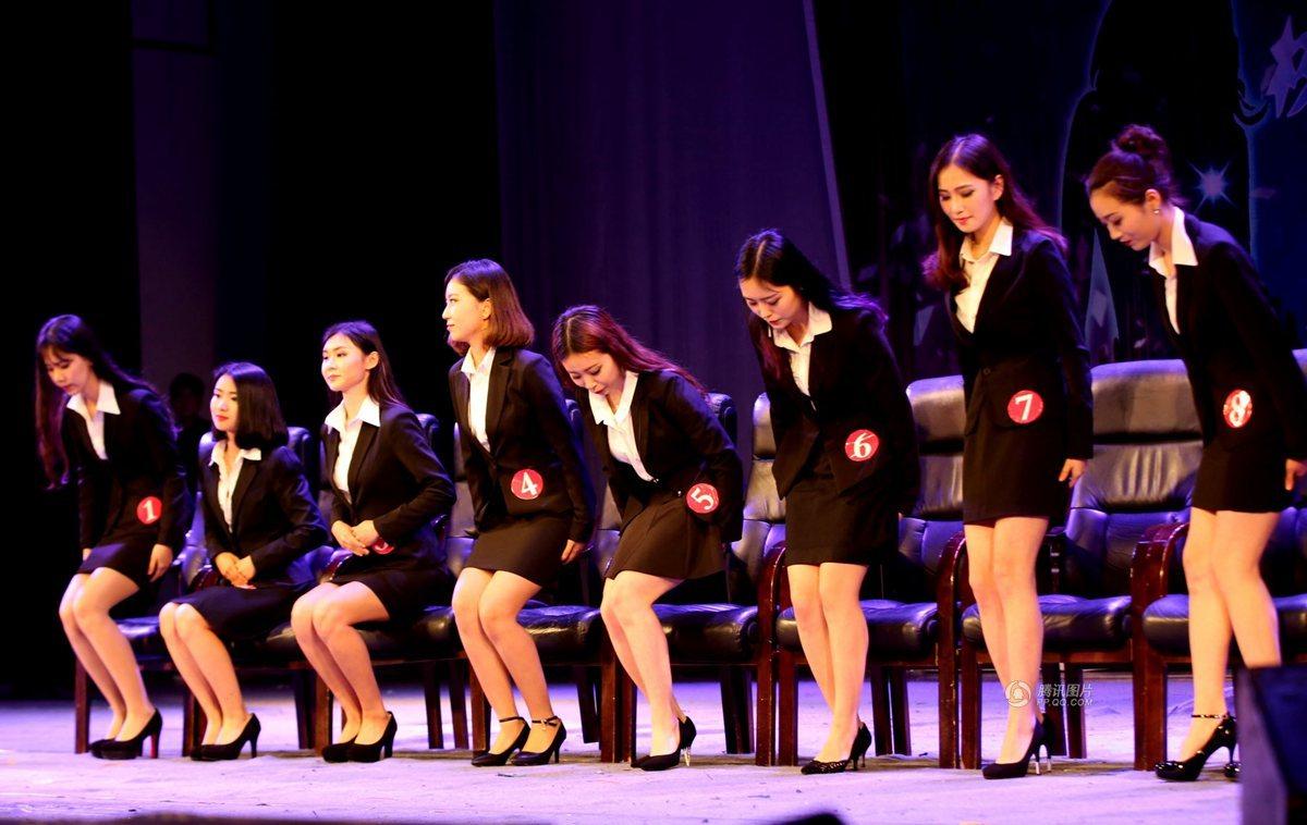 College girls compete in etiquette contest