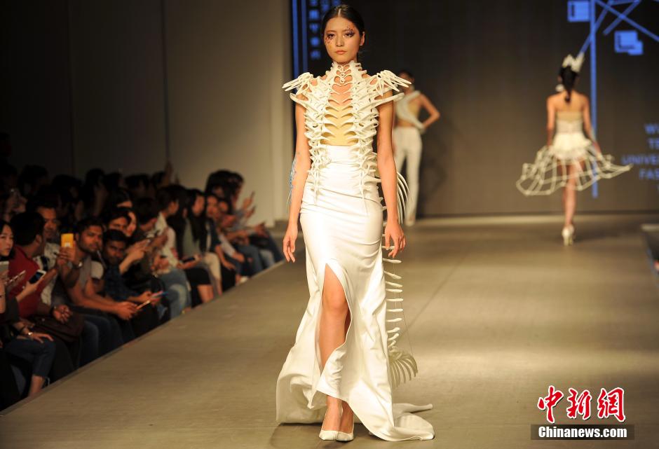 College graduates design 3D printed clothes for T-stage show