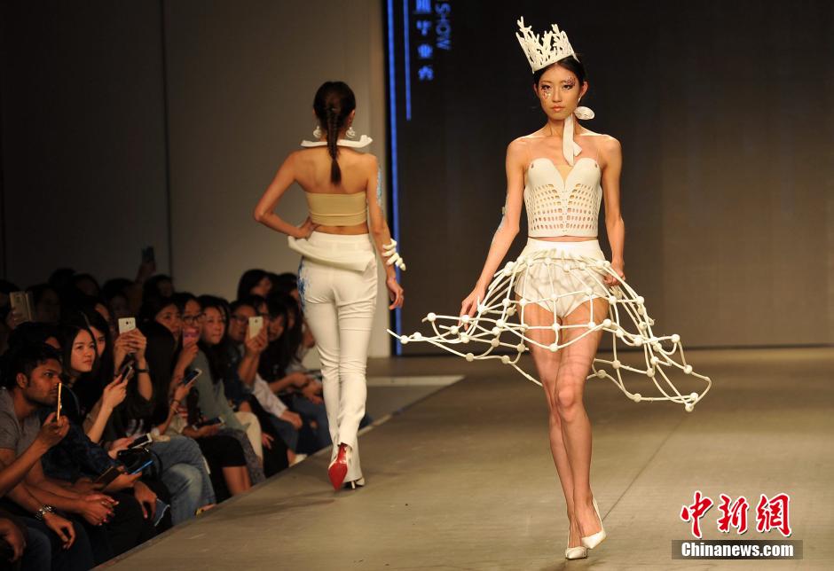 College graduates design 3D printed clothes for T-stage show