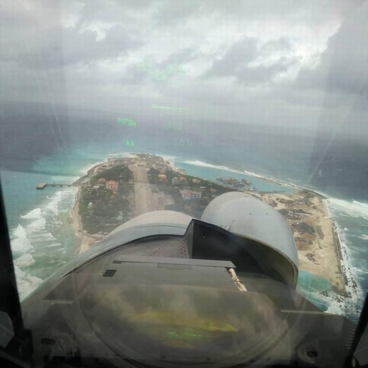 Vietnamese Su-30 fighters fly over Nanwei Island in South China Sea 