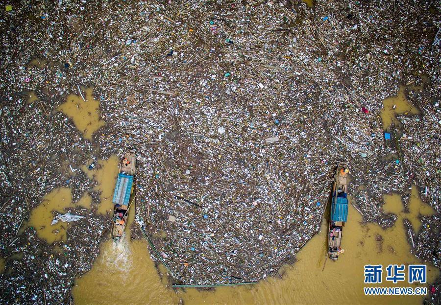 Floating Garbage Obstruct Lechangxia Dam