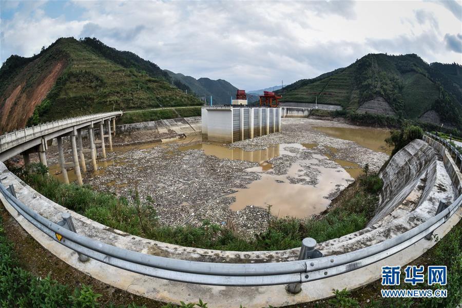 Floating Garbage Obstruct Lechangxia Dam