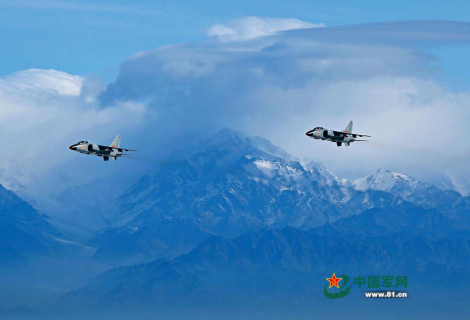 Stunning photos of China's fighter jets in drill