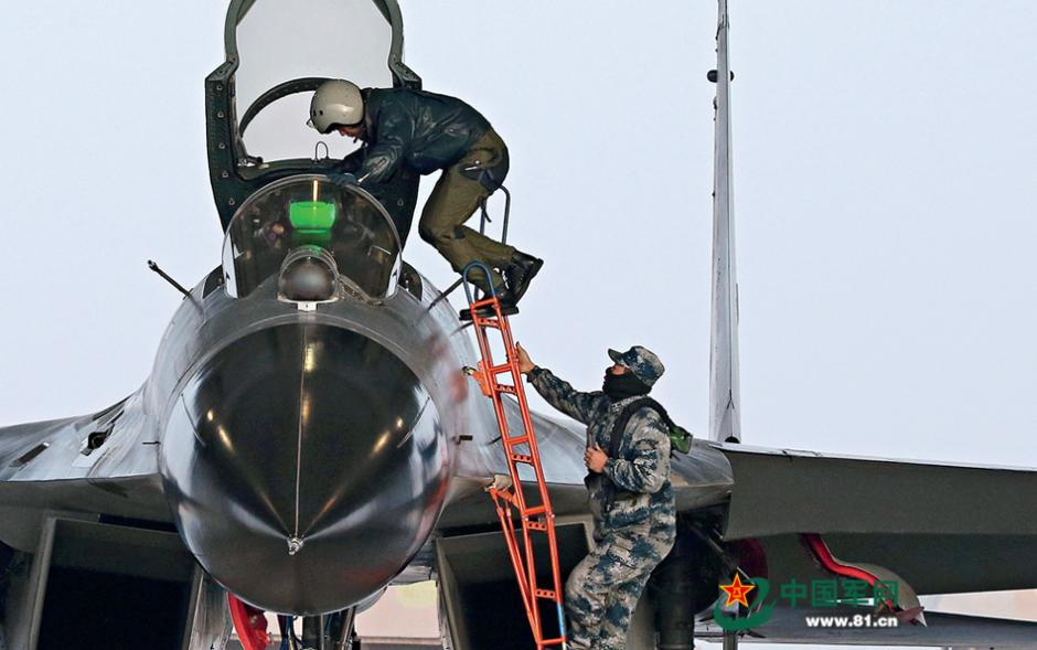 Stunning photos of China's fighter jets in drill