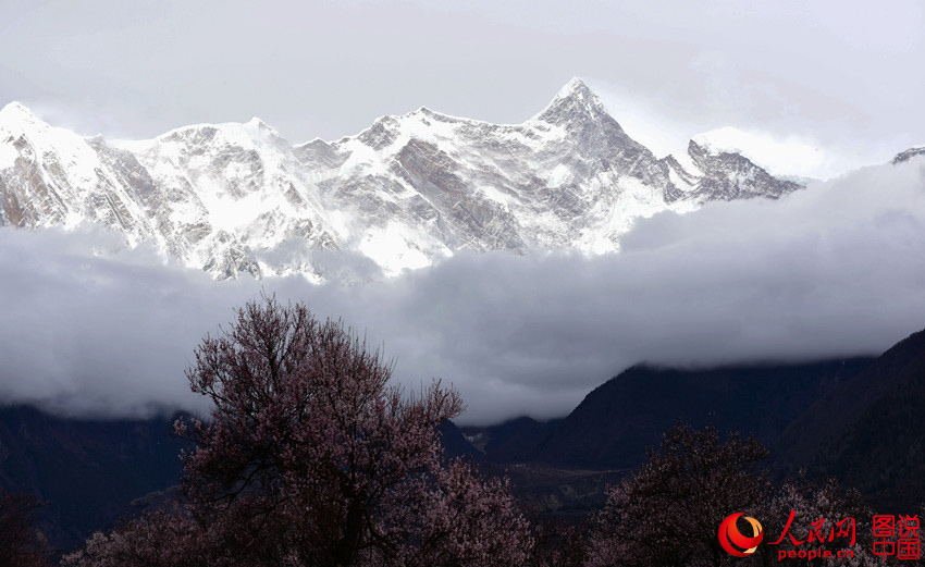 Splendid scenery of Mount Namjagbarwa