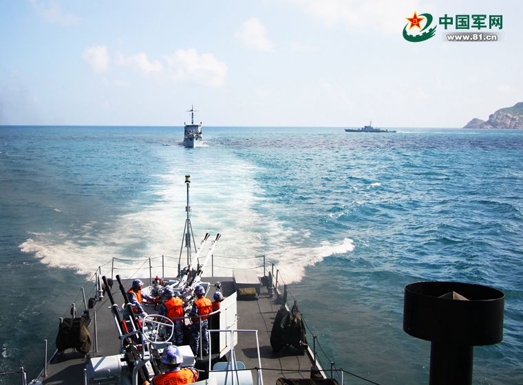 PLA Navy's South China Sea Fleet conduct realistic training