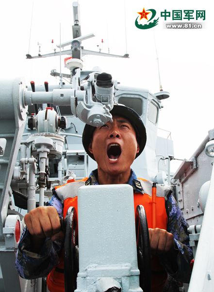 PLA Navy's South China Sea Fleet conduct realistic training