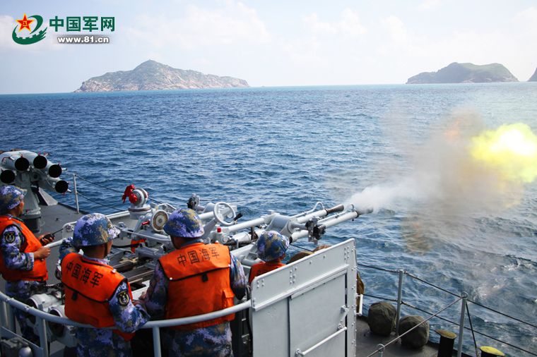 PLA Navy's South China Sea Fleet conduct realistic training