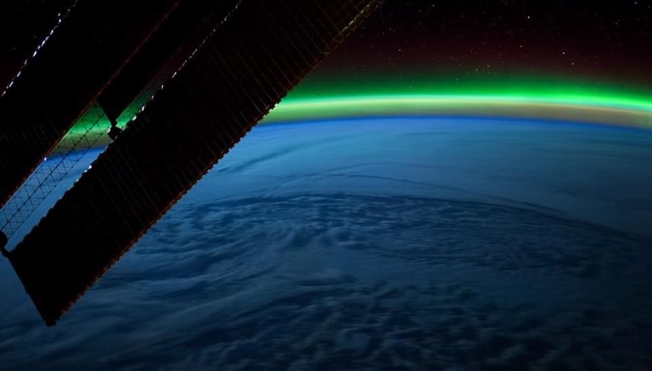 NASA captures incredible photos of aurora