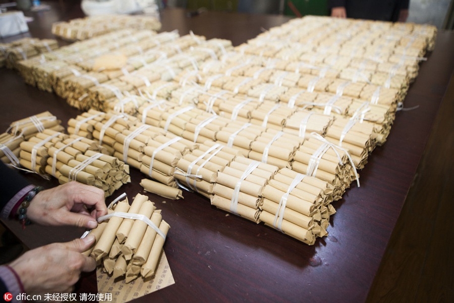 Too much money can be bad? Try counting 100,000 yuan in coins