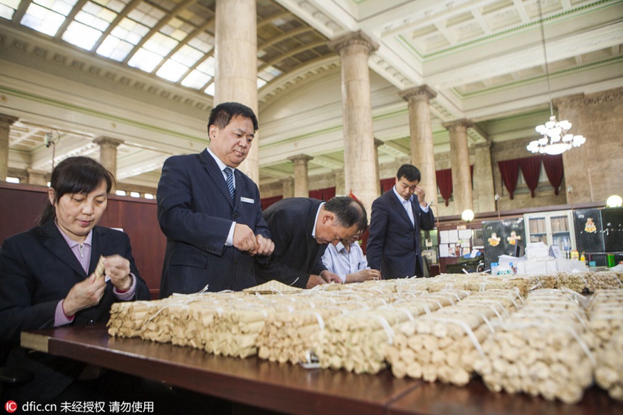 Too much money can be bad? Try counting 100,000 yuan in coins