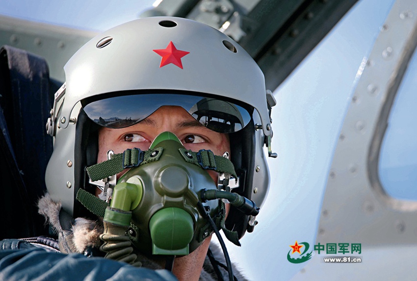 Xinjiang-based aviation troops conduct realistic training