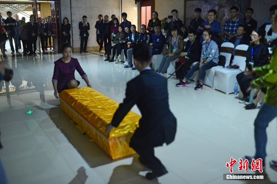 College students experience 'death' in Chongqing