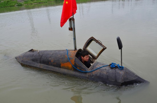 Hand-made submarine sails 7NM/hour