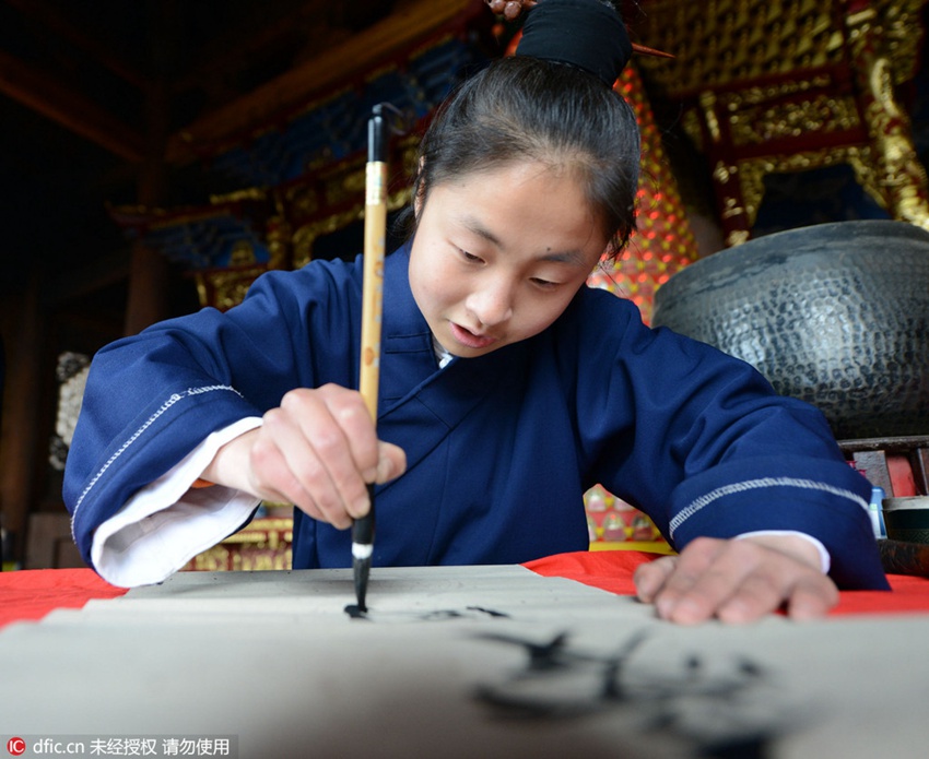 College student becomes head Taoist priest after graduation