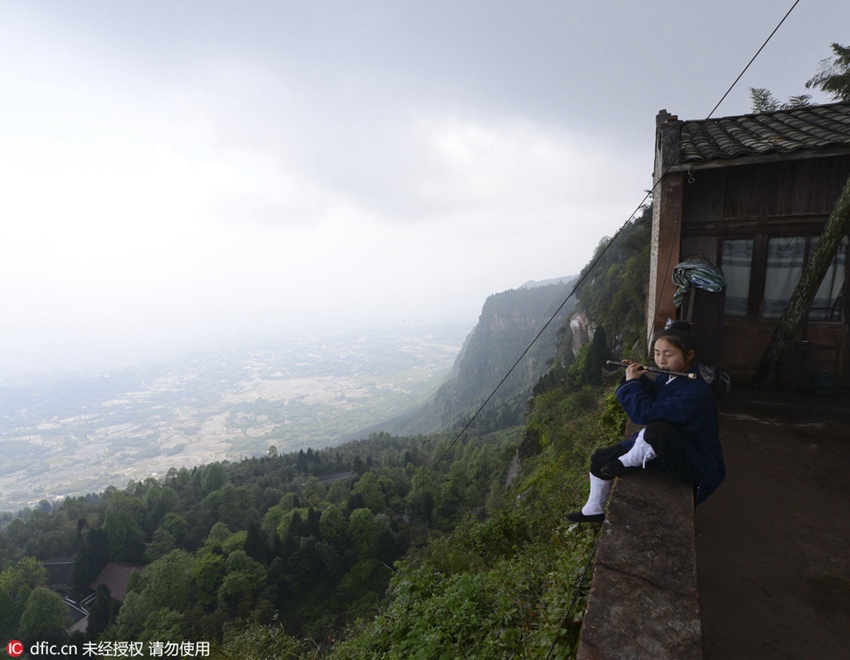 College student becomes head Taoist priest after graduation