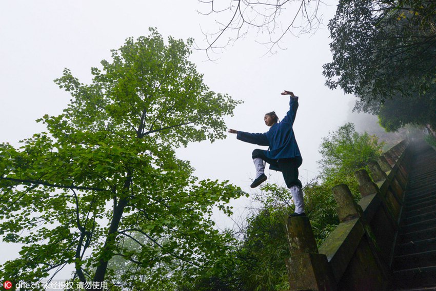 College student becomes head Taoist priest after graduation