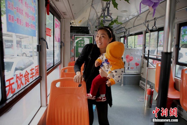 Zhengzhou 'women only' bus invites controversy