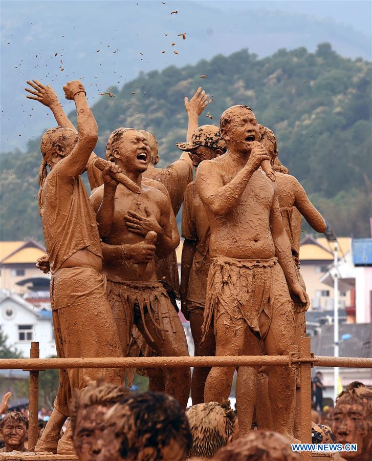 Muddy carnival held in Southwest China's Yunnan