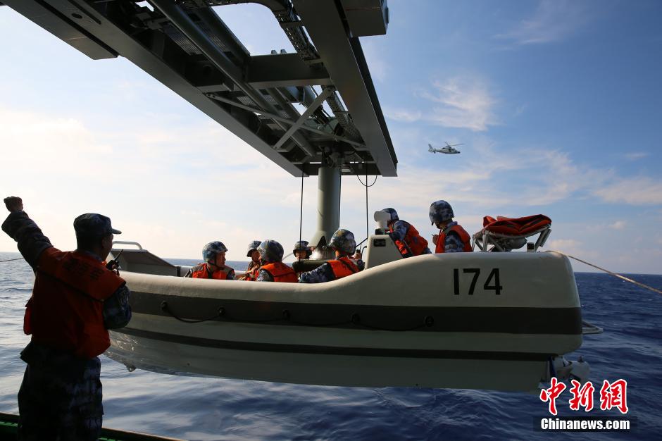 South China Sea Fleet conducts response training for special situation 