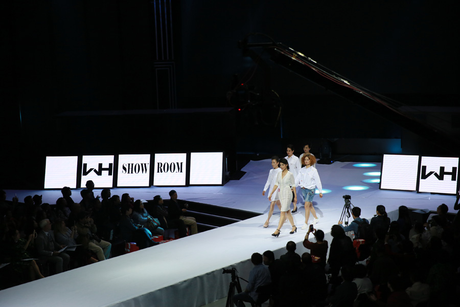 Fashion show: Shanghai housewives interpret classical and modern beauty