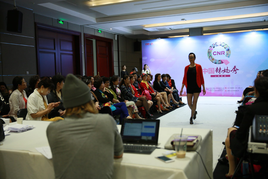 Fashion show: Shanghai housewives interpret classical and modern beauty