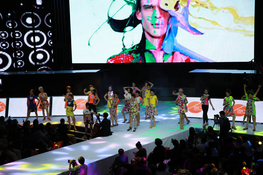 Fashion show: Shanghai housewives interpret classical and modern beauty