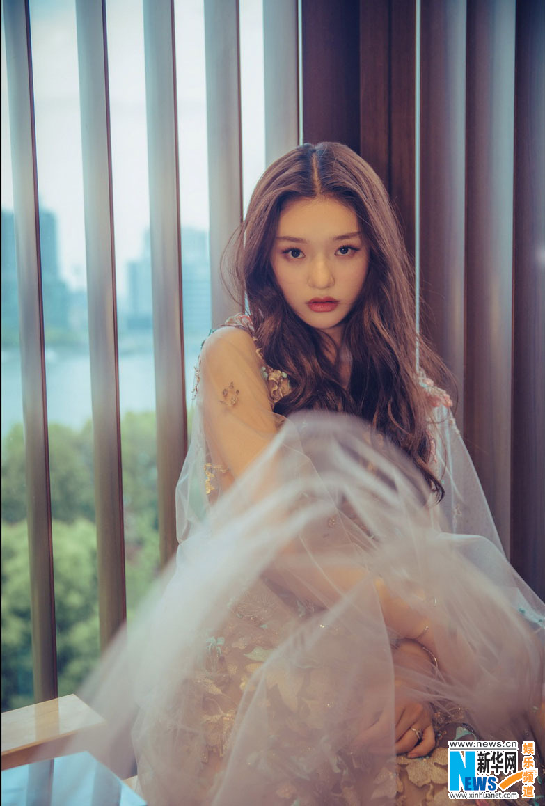 Vintage style fashion shots of Lin Yun released  