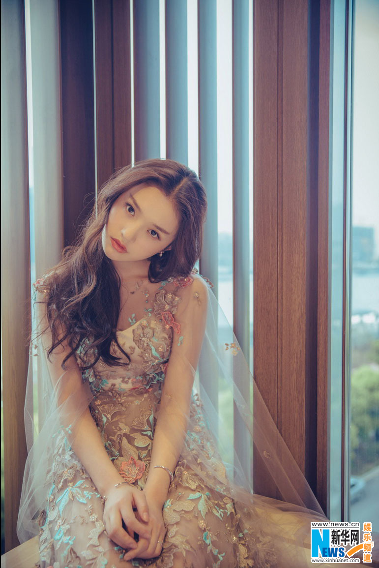 Vintage style fashion shots of Lin Yun released  