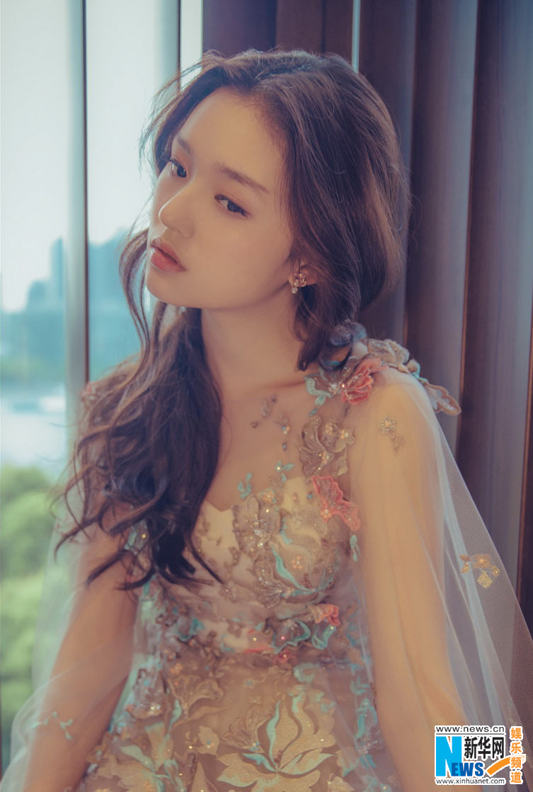 Vintage style fashion shots of Lin Yun released  