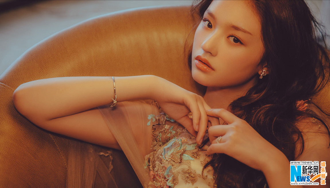 Vintage style fashion shots of Lin Yun released  