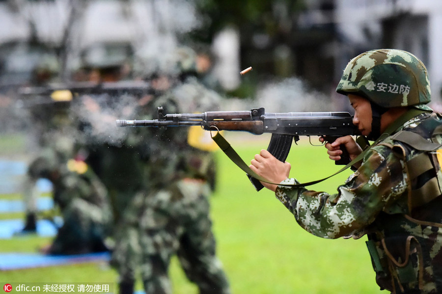 Guangdong armed police conducts military skill competition in rain