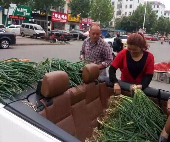 Man sells scallions on his BMW convertible