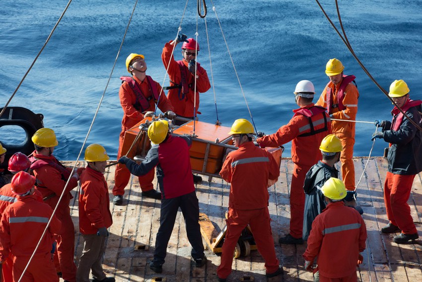 China's first deep-sea in situ microbial culture system retrieved