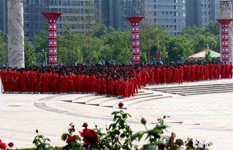 2,000 children stage martial art performance in Shandong