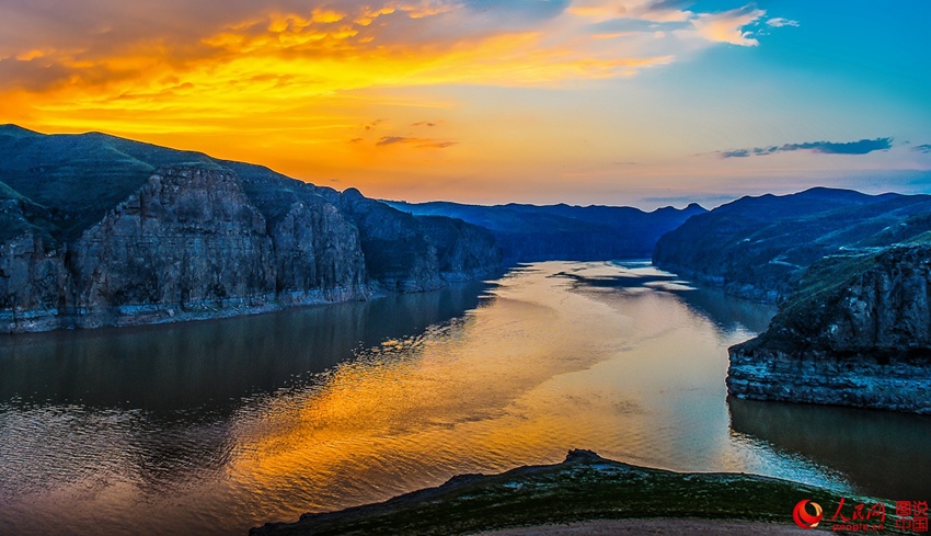 Picturesque Laoniuwan Valley, where the Great Wall meets the Yellow River